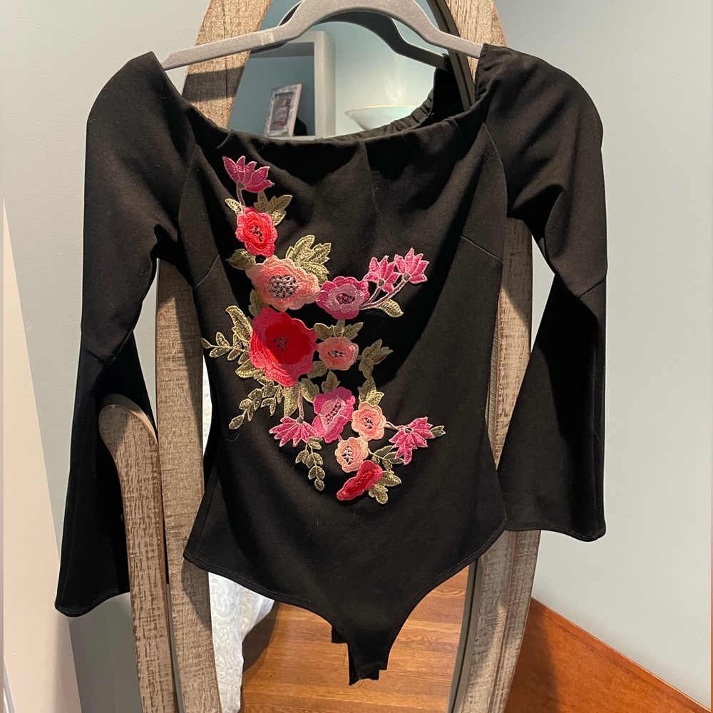 Design lab long sleeve snap bottom body suit with floral aplique